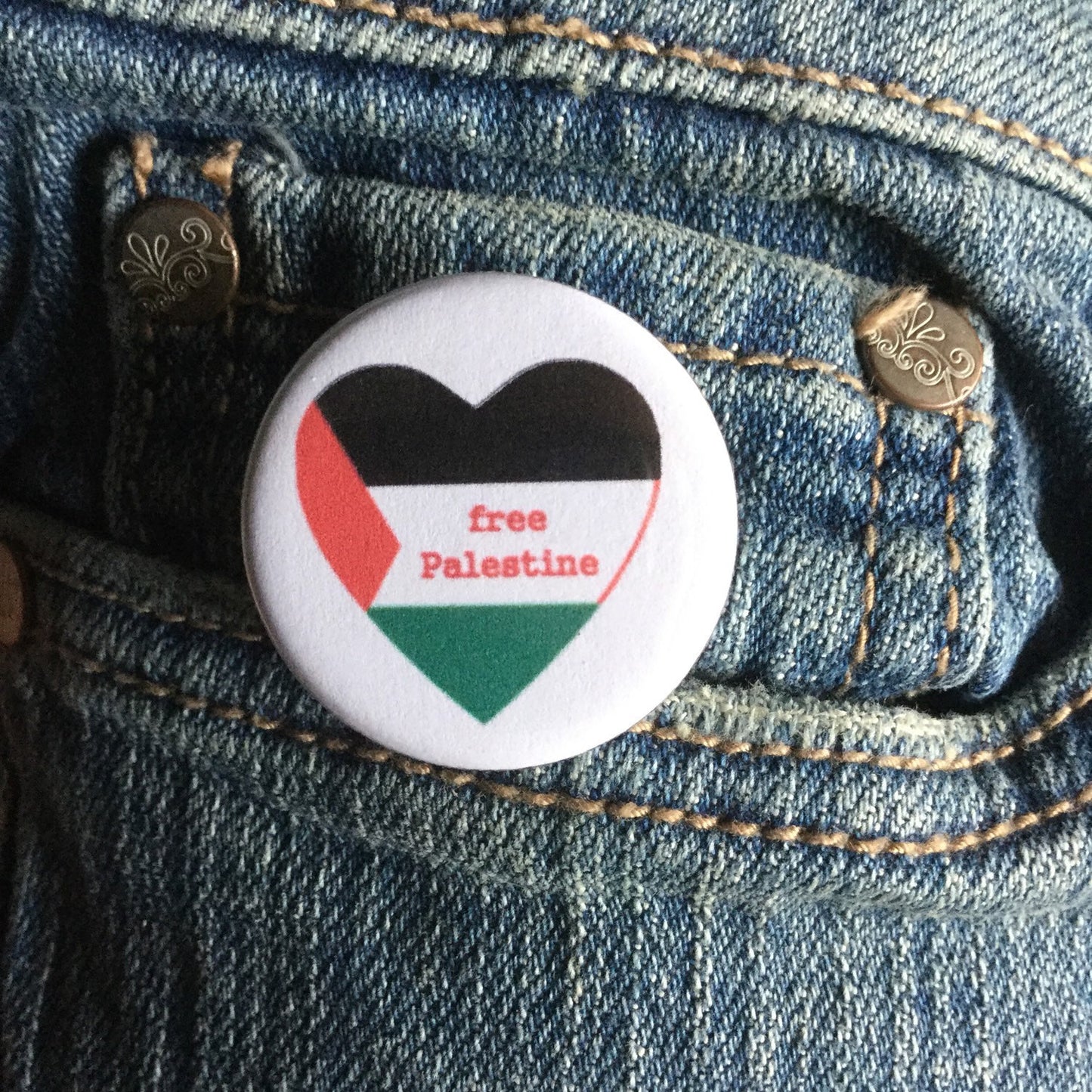 Free Palestine button - Radical Buttons