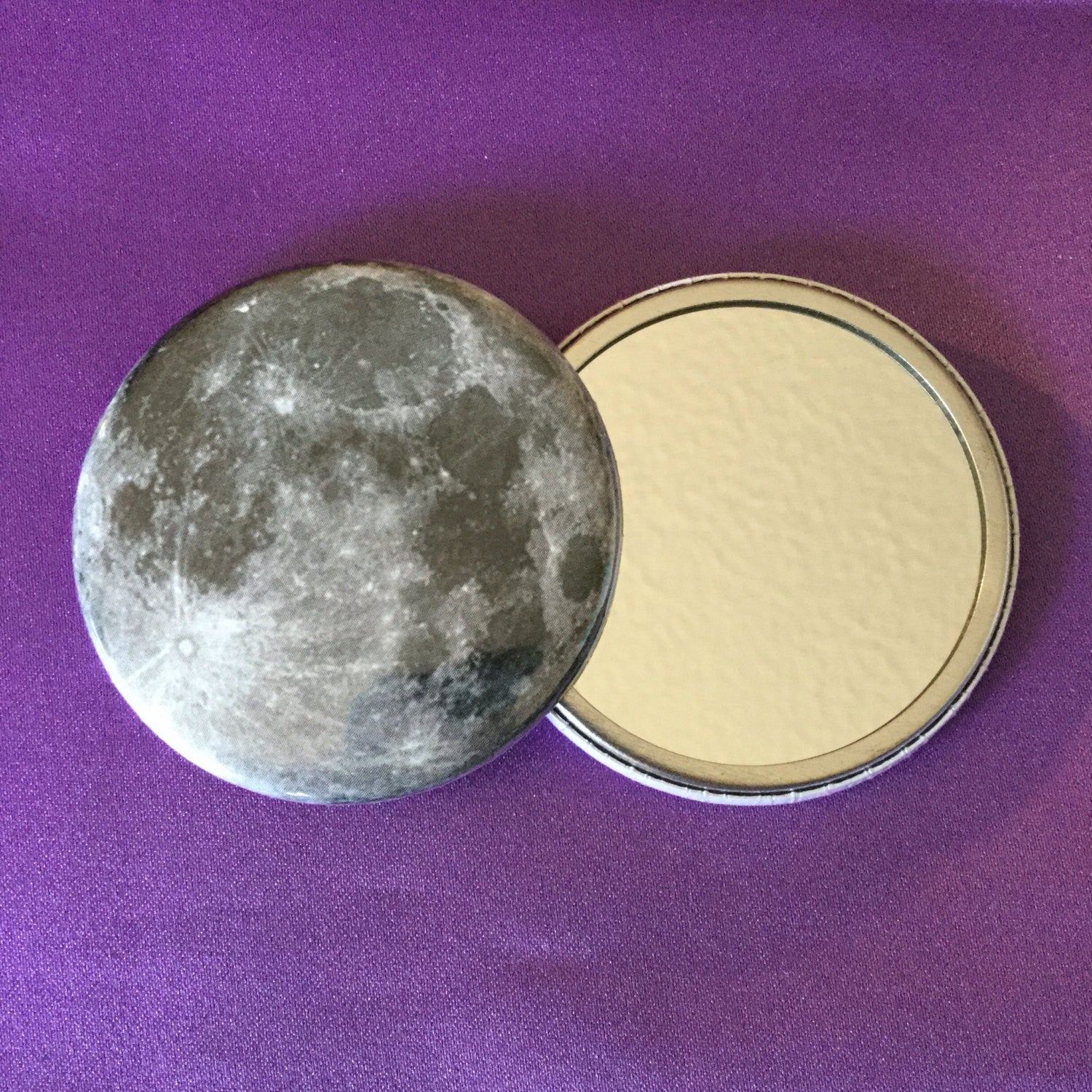 Full moon pocket mirror - Radical Buttons